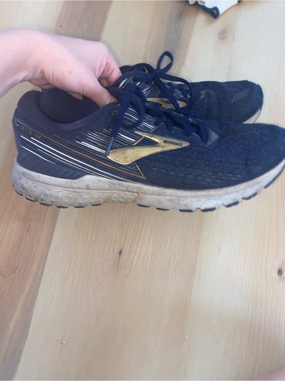 Brooks Mens Size 9.5 Navy and Gold  Adrenaline GTS 19 Running Shoes Sneakers